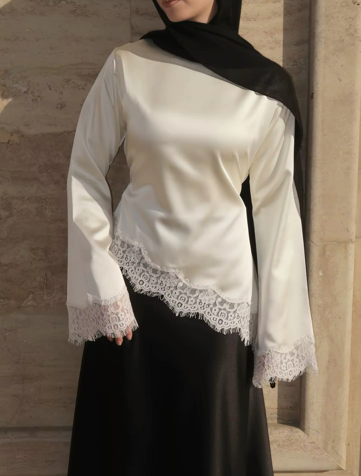 Elegantes Satin Spitzen Oberteil